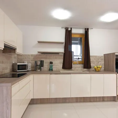 House 1502 Fažana