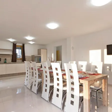 House 1502 Fažana